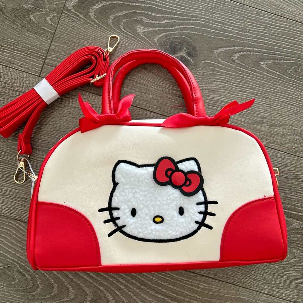 NEW Hello Kitty Red and White Zip Purse